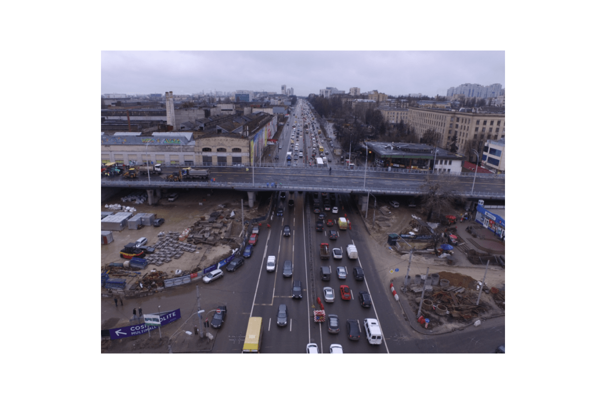 Через аварію на колекторі частково обмежено рух на вул. Вадима Гетьмана у бік Шулявського мосту 