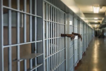 В яких умовах ув'язнені коротають життя? В яких умовах ув'язнені коротають життя?