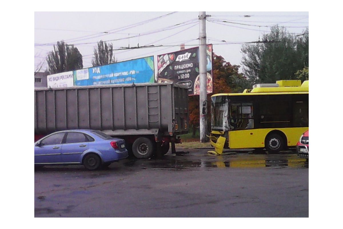 Аварія в Дніпрі: автобус зіштовхнувся із фурою! Аварія в Дніпрі: автобус зіштовхнувся із фурою!