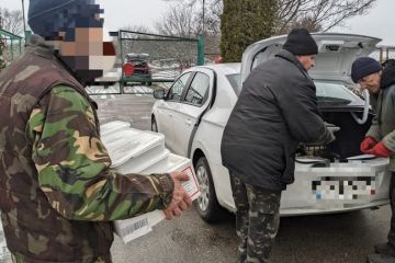 Бійці тероборони Ржищева поділилися продуктами з мешканцями місцевого геронтологічного пансіонату Бійці тероборони Ржищева поділилися продуктами з мешканцями місцевого геронтологічного пансіонату