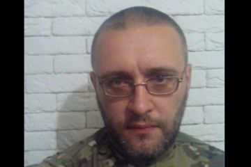 Одягнувши «плащ» націоналізму педофіл Олекса Юрченко бере закази по знищенню людей Одягнувши «плащ» націоналізму педофіл Олекса Юрченко бере закази по знищенню людей