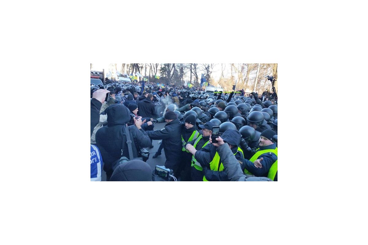Под Верховной Радой готовят “земельный майдан”, уже установили палатки. Видео Под Верховной Радой готовят “земельный майдан”, уже установили палатки. Видео