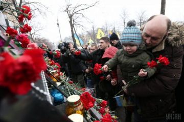 Родичи Героїв Небесної Сотні відмовились від зустрічи с Зеленським Родичи Героїв Небесної Сотні відмовились від зустрічи с Зеленським