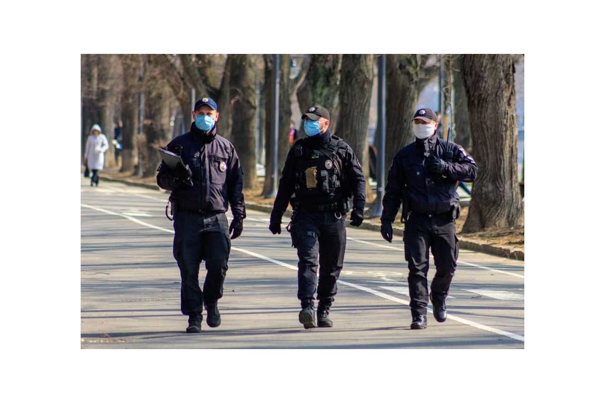 Національна поліція оштрафувала порушників карантину на 17 тисяч гривень Національна поліція оштрафувала порушників карантину на 17 тисяч гривень