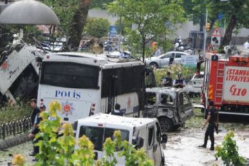 В Турции очередной теракт, взорвался автомобиль 	  	 	    			 	  	В Турции очередной теракт, взорвался автомобиль