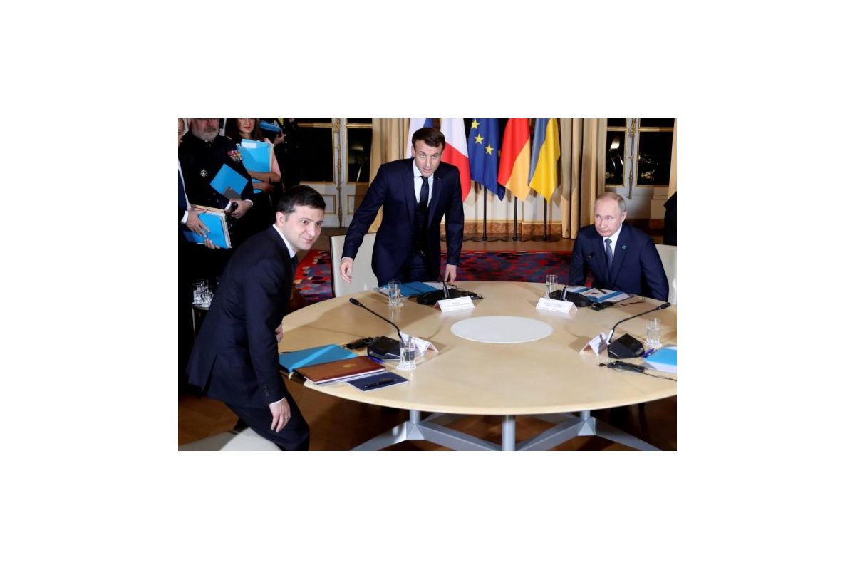 Меркель “с яйцами” и туалетный эскорт Путина: топ курьезы “нормандской встречи” Меркель “с яйцами” и туалетный эскорт Путина: топ курьезы “нормандской встречи”