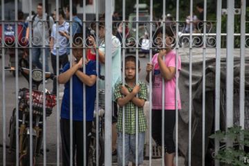 В Китае женщина с ножом напала на детей в детском саду, более десятка раненых 	  	 	    			 	  	В Китае женщина с ножом напала на детей в детском саду, более десятка раненых