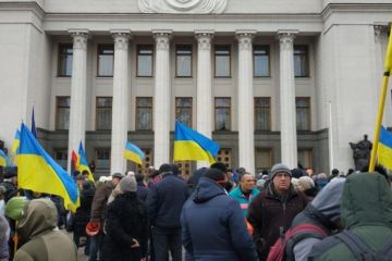 Під Верховною Радою протестували незалежні профспілки гірників Під Верховною Радою протестували незалежні профспілки гірників