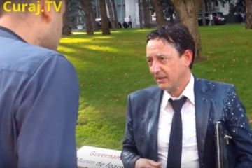 Министра финансов Молдовы искупали в молоке, чтобы ему стало стыдно 	  	 	    			 	  	Министра финансов Молдовы искупали в молоке, чтобы ему стало стыдно