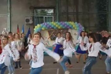 Новый хит интернета - танец учителей. ВИДЕО 	  	 	    			 	  	Новый хит интернета - танец учителей. ВИДЕО