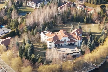 Дворец Портнова: журналисты разыскали имение пророссийского политика под Киевом Дворец Портнова: журналисты разыскали имение пророссийского политика под Киевом