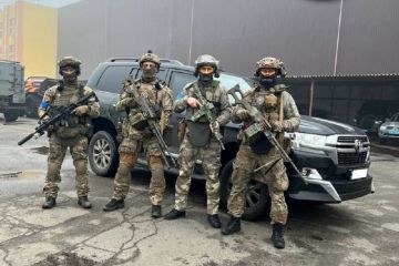 ПРЕЗИДЕНТ ФБУ ВОЛОДИМИР ПРОДИВУС ПЕРЕДАВ ПОЛКУ НПУ «САФАРІ» ОСОБИСТИЙ БРОНЬОВАНИЙ TOYOTA LAND CRUISER 200 ПРЕЗИДЕНТ ФБУ ВОЛОДИМИР ПРОДИВУС ПЕРЕДАВ ПОЛКУ НПУ «САФАРІ» ОСОБИСТИЙ БРОНЬОВАНИЙ TOYOTA LAND CRUISER 200