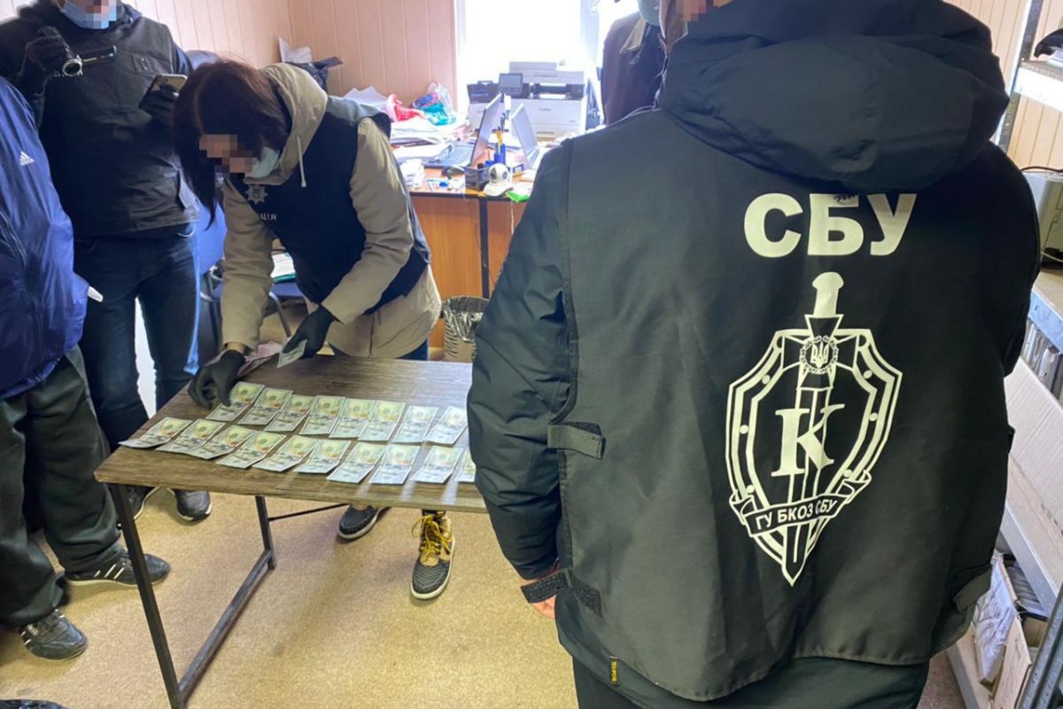 На Київщині судитимуть приватного виконавця, який отримав 2000 доларів США за видалення інформації з Єдиного реєстру боржників На Київщині судитимуть приватного виконавця, який отримав 2000 доларів США за видалення інформації з Єдиного реєстру боржників