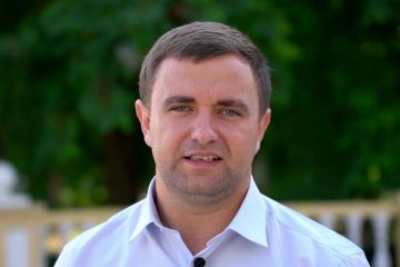 Зрадник-екснардеп Ковальов оголосив себе "міністром сільського господарства" Херсонщини Зрадник-екснардеп Ковальов оголосив себе "міністром сільського господарства" Херсонщини