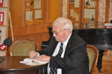 Юрій ЩЕРБАК: Зерна минулого і врожай майбутнього у новій книзі Юрій ЩЕРБАК: Зерна минулого і врожай майбутнього у новій книзі