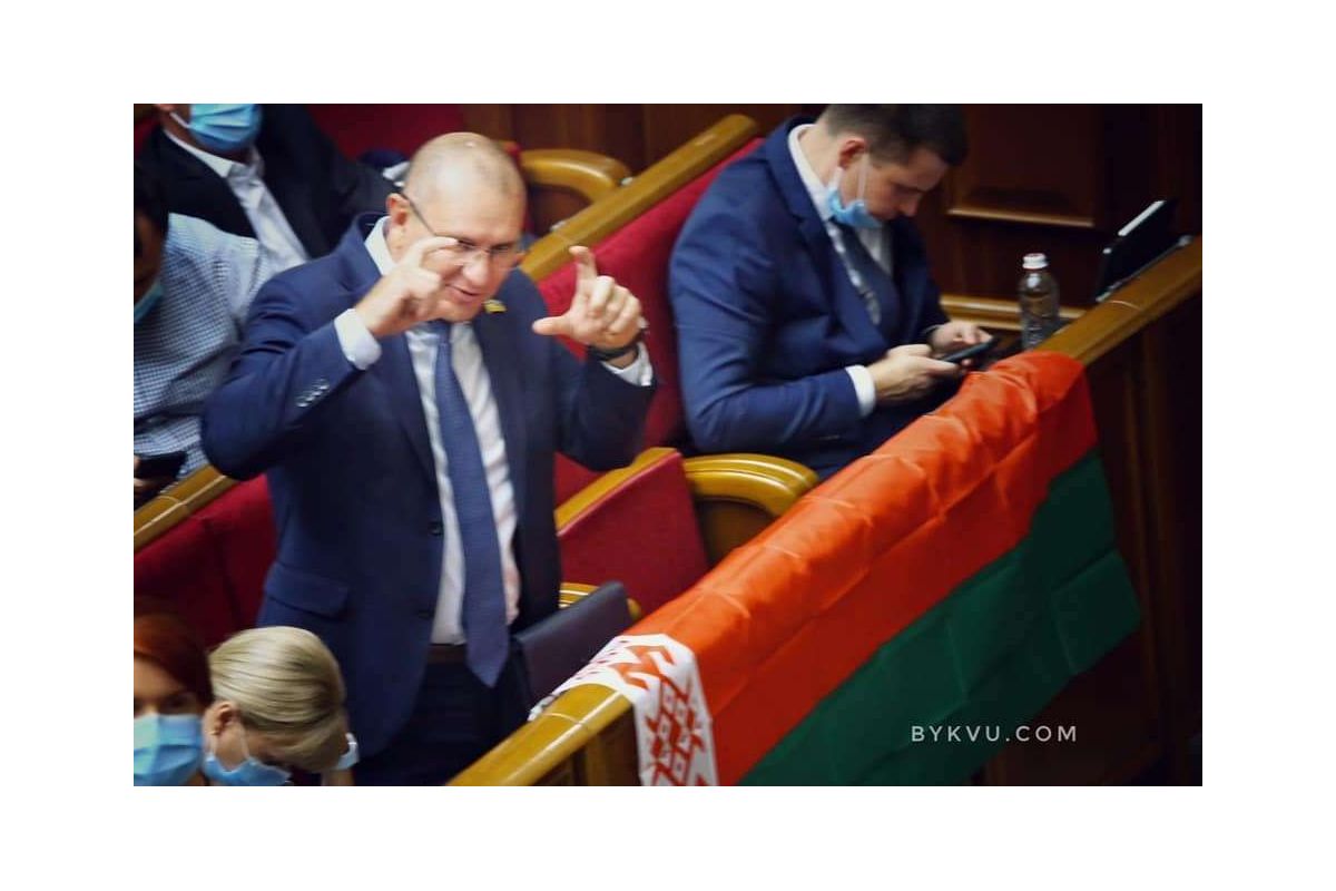 «Букви» повідомили, що «слуга народу» Шевченко погрожував їхньому фотокору «Букви» повідомили, що «слуга народу» Шевченко погрожував їхньому фотокору