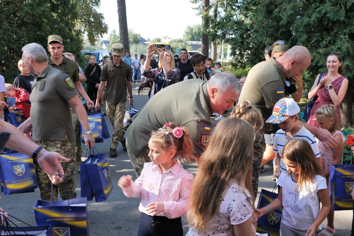 ПІД ОПІКОЮ ВІЙСЬКОВИХ