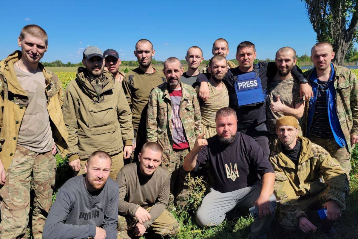 В Україну повернулися з полону 14 українських захисників В Україну повернулися з полону 14 українських захисників