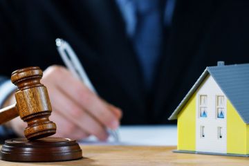 У Дніпрі група шахраїв на чолі з адвокатом підробила документи та заволоділа нерухомістю У Дніпрі група шахраїв на чолі з адвокатом підробила документи та заволоділа нерухомістю