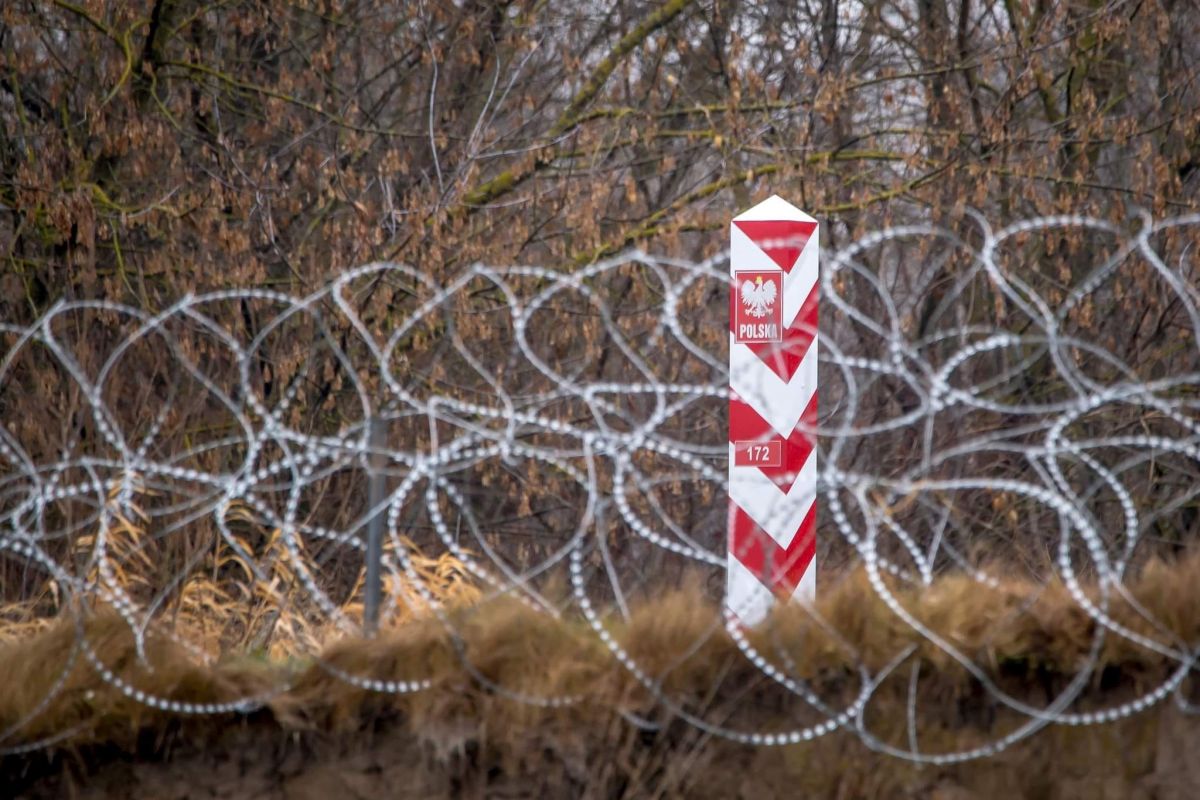 На кордоні з Калінінградською областю поляки зводять паркан