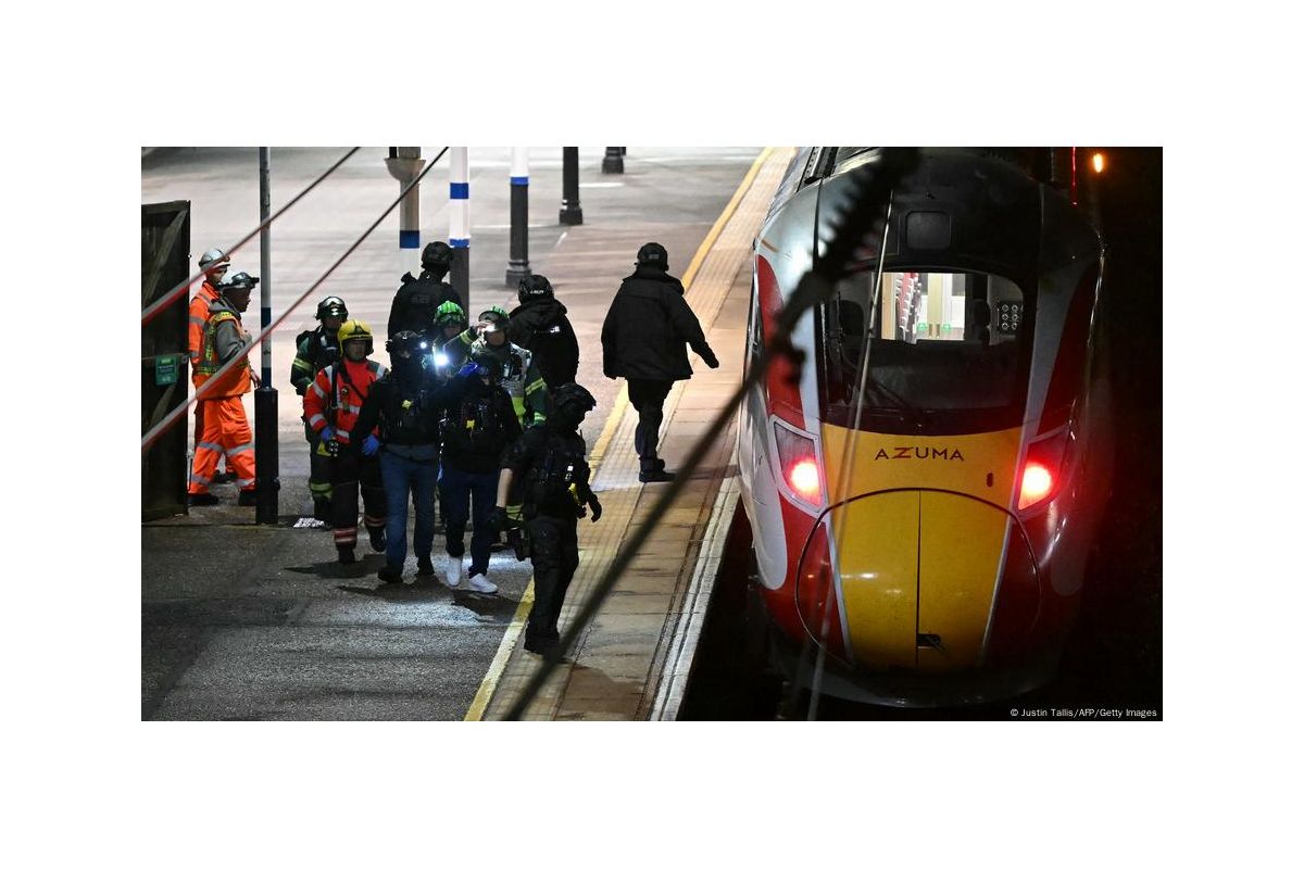 Ножова атака в потязі в Британії: 10 постраждалих Ножова атака в потязі в Британії: 10 постраждалих