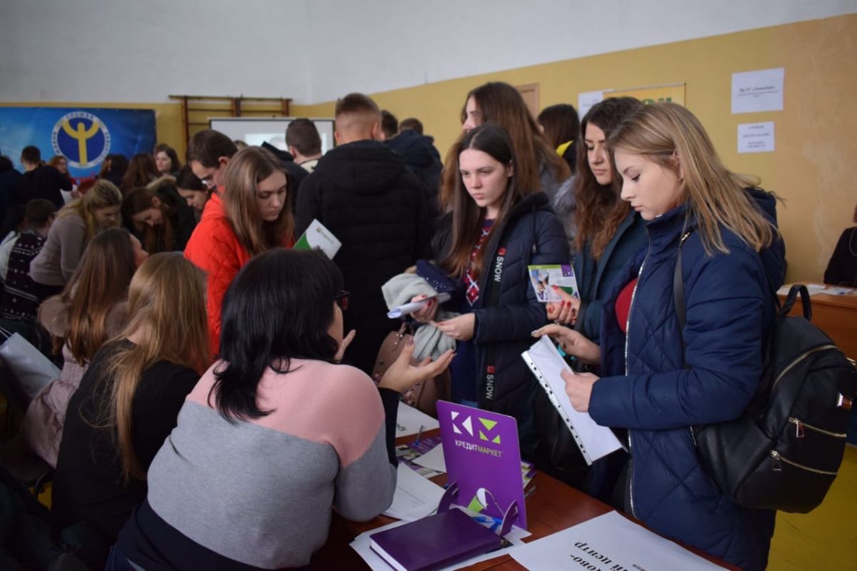 У Вінницькому НАУ завершився " Ярмарок вакансій": там понад 70 роботодавців розповіли про відкриті пропозиції та вимоги до фахівців У Вінницькому НАУ завершився " Ярмарок вакансій": там понад 70 роботодавців розповіли про відкриті пропозиції та вимоги до фахівців