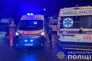 На Дніпропетровщині знову сталася смертельна ДТП. Хлопчика рятують На Дніпропетровщині знову сталася смертельна ДТП. Хлопчика рятують