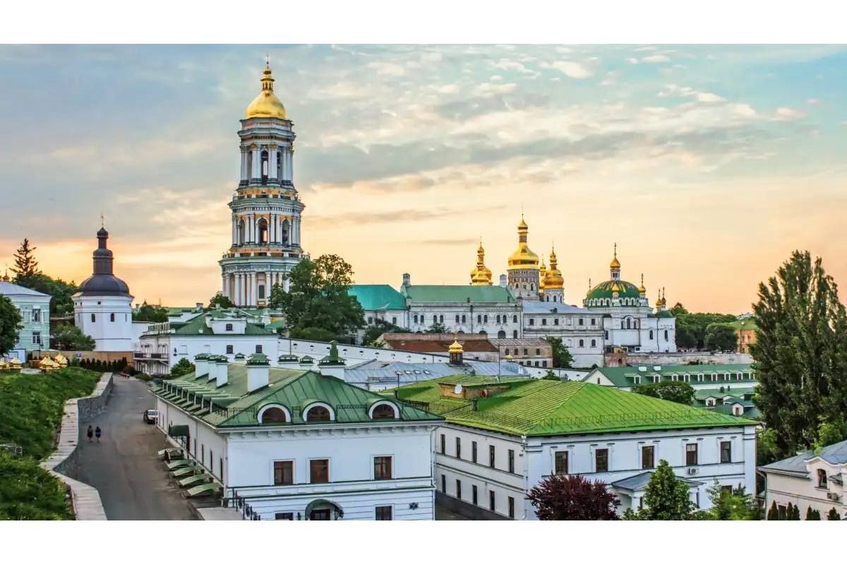 Києво-Печерська лавра офіційно стала монастирем у складі ПЦУ Києво-Печерська лавра офіційно стала монастирем у складі ПЦУ