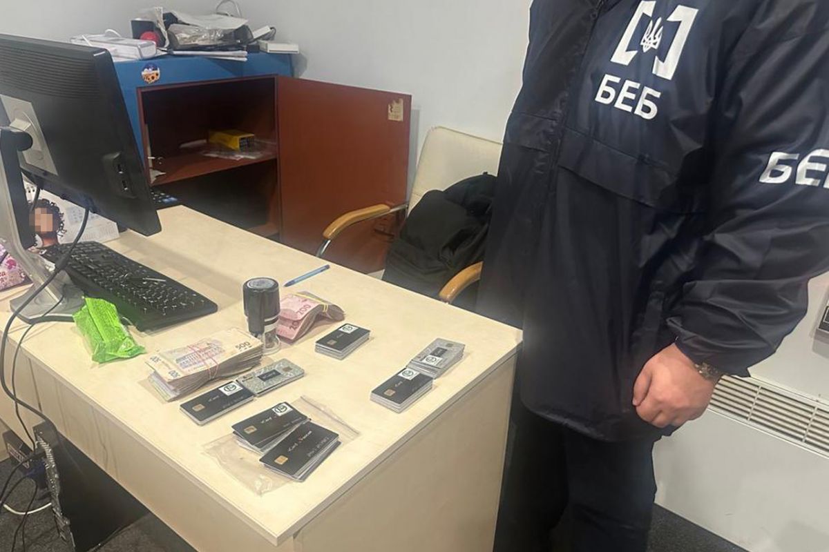 БЕБ викрило групу осіб, яка проконвертувала 50 млн грн через службу таксі БЕБ викрило групу осіб, яка проконвертувала 50 млн грн через службу таксі