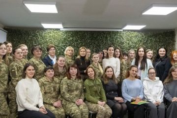 У ЗСУ вперше почали видавати жіночу військову форму У ЗСУ вперше почали видавати жіночу військову форму