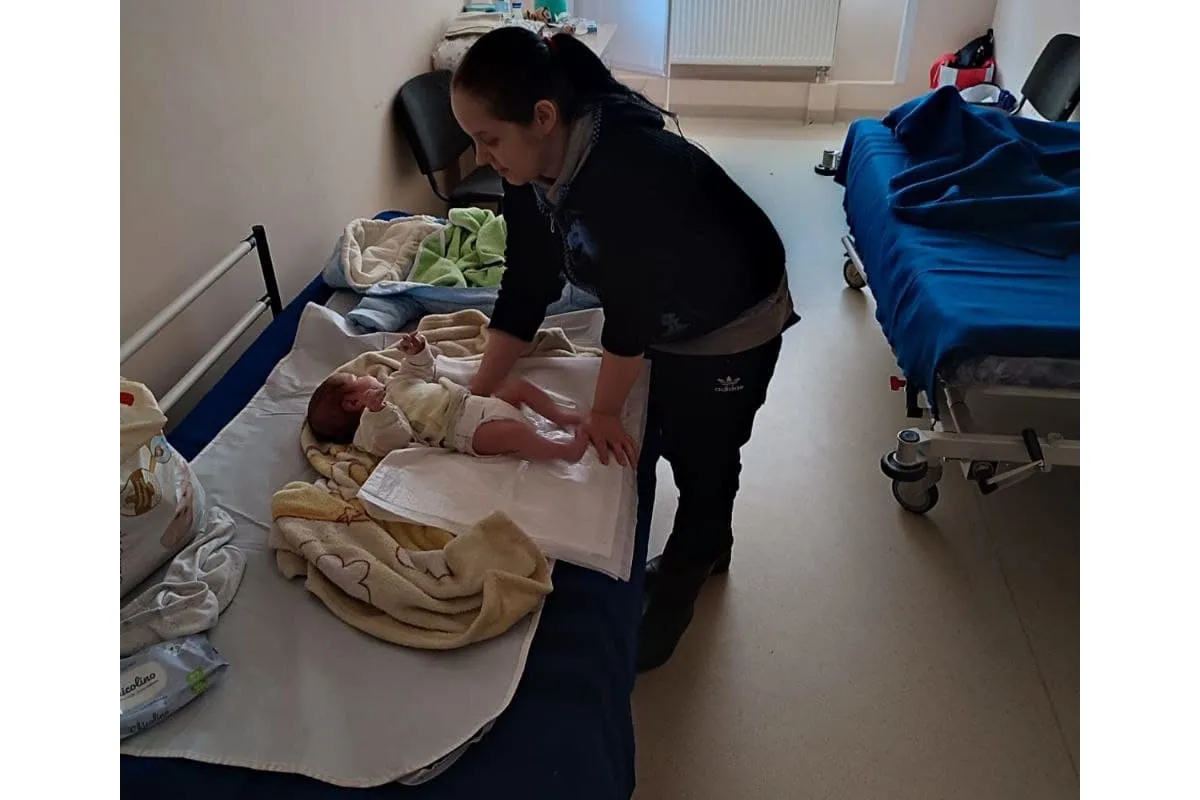 Лікарі Медичного центру ДСНС України  евакуювали молоду родину: маму та ії новонародженого сина