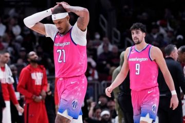 Центровий "Вашингтона" оформив видовищний слемданк: момент дня в НБА Центровий "Вашингтона" оформив видовищний слемданк: момент дня в НБА