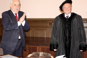 Легендарному тренеру Миронові Маркевичу присвоєно звання «Почесний професор ЛДУФК» Легендарному тренеру Миронові Маркевичу присвоєно звання «Почесний професор ЛДУФК»