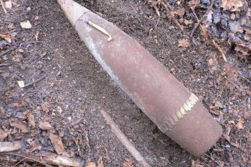 Снаряд залетів на подвір’я приватного сектору одного з населених пунктів на Львівщині Снаряд залетів на подвір’я приватного сектору одного з населених пунктів на Львівщині