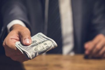 Мешканця Харківщини затримали за спробу підкупити працівника поліції Мешканця Харківщини затримали за спробу підкупити працівника поліції