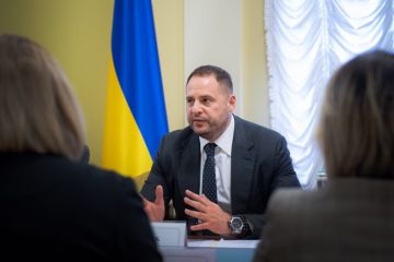 Наша мета - повернути всіх громадян з полону. Така наша позиція – Андрій Єрмак Наша мета - повернути всіх громадян з полону. Така наша позиція – Андрій Єрмак