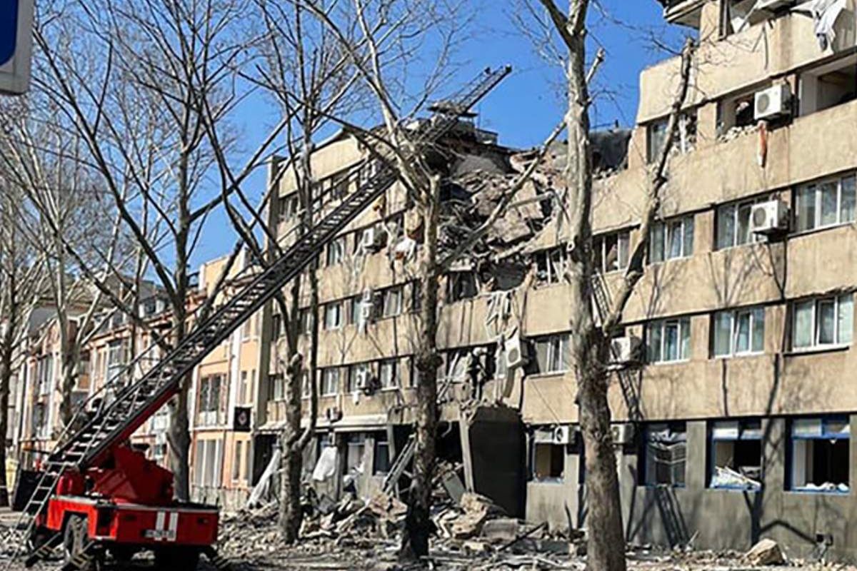 Російські військові знову обстріляли Миколаїв. Є поранені Російські військові знову обстріляли Миколаїв. Є поранені