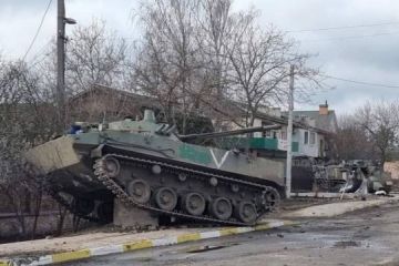 У Гостомелі надходять все більше покинутої російської техніки У Гостомелі надходять все більше покинутої російської техніки