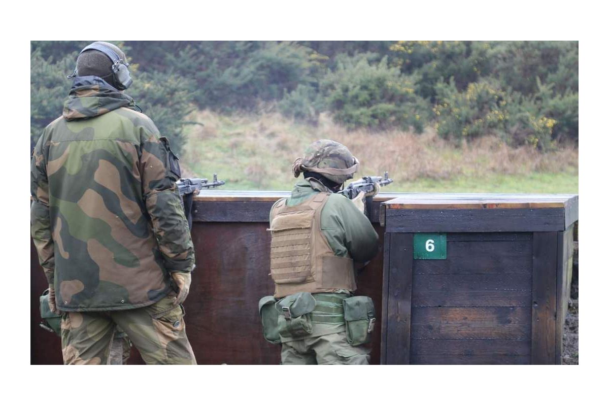 Інструктори Норвезької національної гвардії проводять заняття з українськими військовослужбовцями Інструктори Норвезької національної гвардії проводять заняття з українськими військовослужбовцями