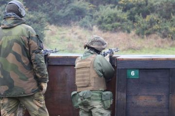 Інструктори Норвезької національної гвардії проводять заняття з українськими військовослужбовцями Інструктори Норвезької національної гвардії проводять заняття з українськими військовослужбовцями