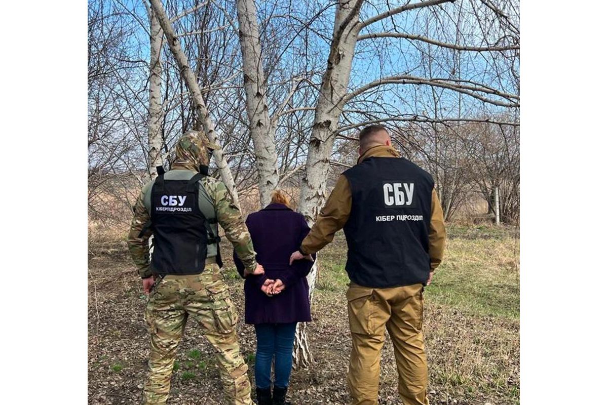 СБУ затримала ворожу інформаторку, яка наводила російські ракети на лікарні та гуртожитки у Краматорську СБУ затримала ворожу інформаторку, яка наводила російські ракети на лікарні та гуртожитки у Краматорську