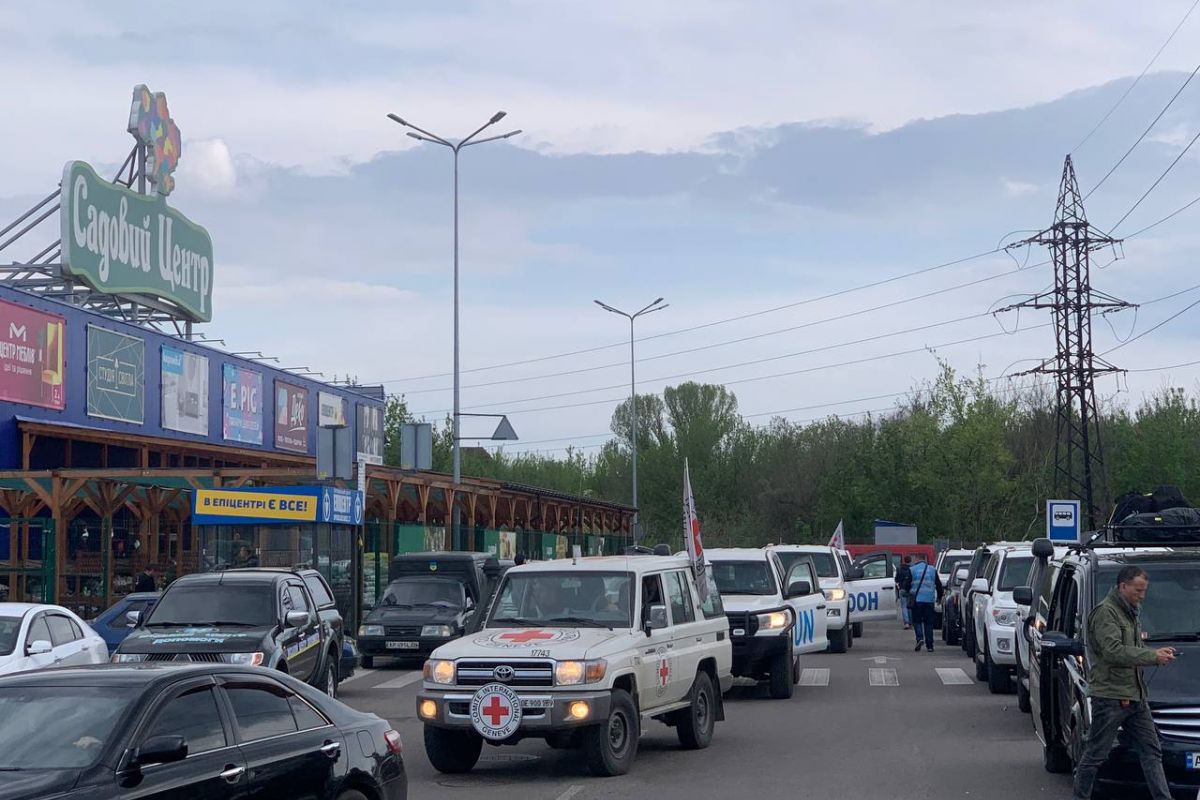 Російське вторгнення в Україну : До Запоріжжя почали прибувати евакуйовані цивільні з "Азовсталі" Російське вторгнення в Україну : До Запоріжжя почали прибувати евакуйовані цивільні з "Азовсталі"