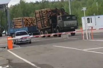 Коли наступна пожежа в Чорнобилі пане Калашнику? Радіоактивний ліс знову активно вивозять із зони відчуження Коли наступна пожежа в Чорнобилі пане Калашнику? Радіоактивний ліс знову активно вивозять із зони відчуження