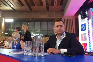 Позачерговий з’їзд партії міських голів «Пропозиція»: швидко, з мітингом, без призначень і з порушенням карантину Позачерговий з’їзд партії міських голів «Пропозиція»: швидко, з мітингом, без призначень і з порушенням карантину