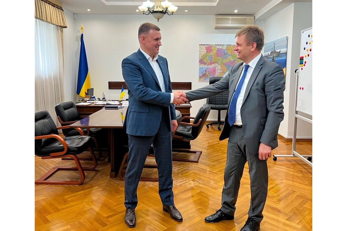 Як Бюро економічної безпеки на чолі з Вадимом Мельником співпрацює з міжнародними партнерами : Боротьба з незаконним вивезенням коштів та обходом санкцій рф Як Бюро економічної безпеки на чолі з Вадимом Мельником співпрацює з міжнародними партнерами : Боротьба з незаконним вивезенням коштів та обходом санкцій рф