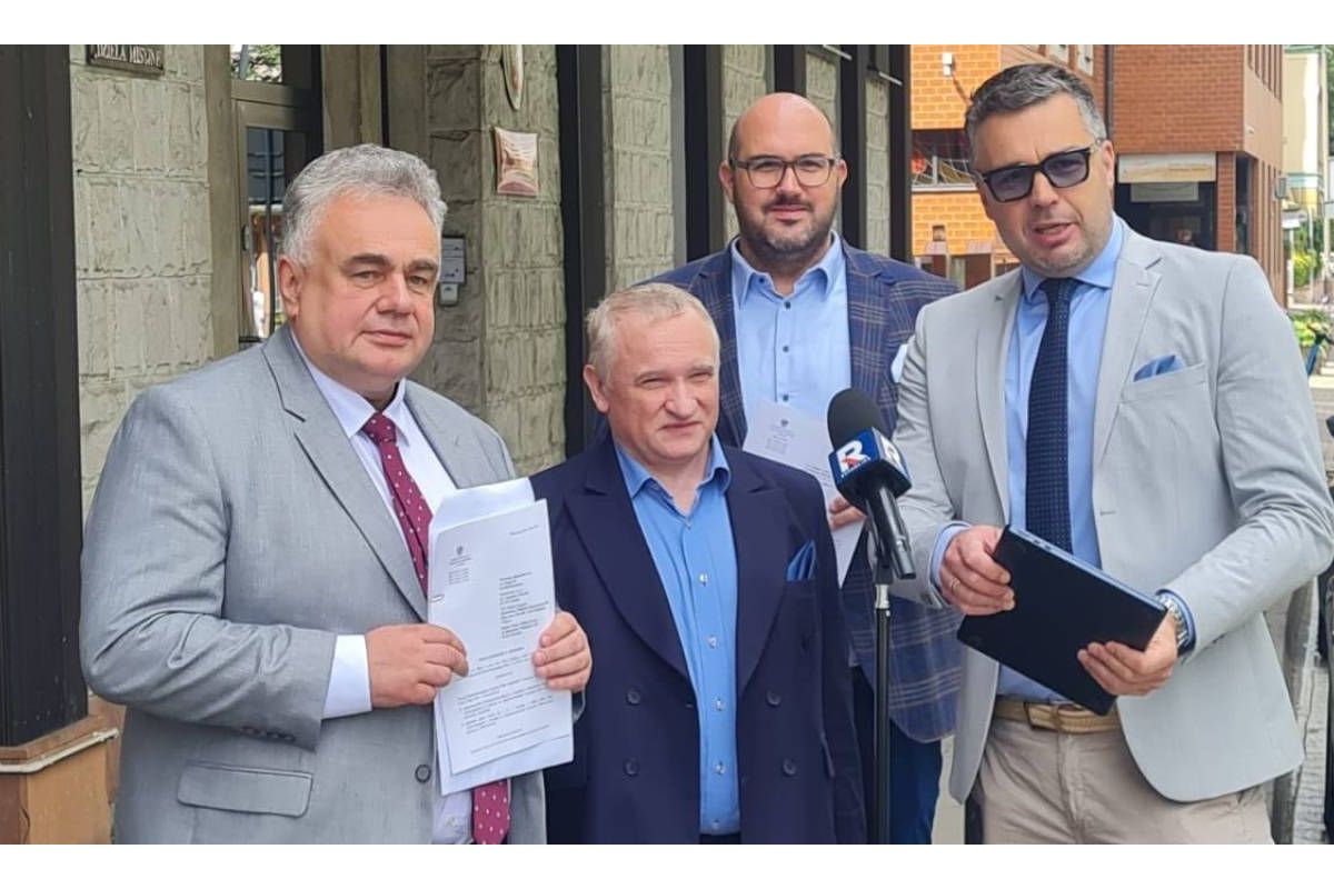 Опозиційна Telewizja Republika дістала вибачення від Міністерства культури і нову ліцензію Опозиційна Telewizja Republika дістала вибачення від Міністерства культури і нову ліцензію