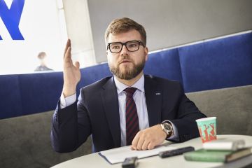 «Укрзалізниця» несеться у прірву, або куди рулить «ляльковод» Кравцов та його поплічники «Укрзалізниця» несеться у прірву, або куди рулить «ляльковод» Кравцов та його поплічники