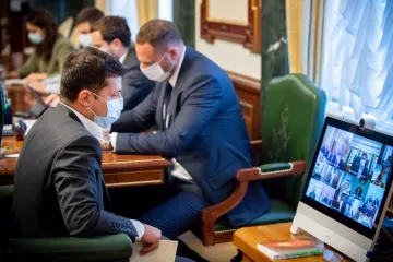 ​Президент требует от Кабмина четкой коммуникации по карантину, экономических программ для преодоления бедности и создания всех условий для изготовления вакцин в Украине
