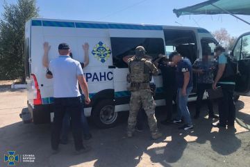 На Херсонщині СБУ викрила системну корупцію під час вантажних автоперевезень (відео) На Херсонщині СБУ викрила системну корупцію під час вантажних автоперевезень (відео)