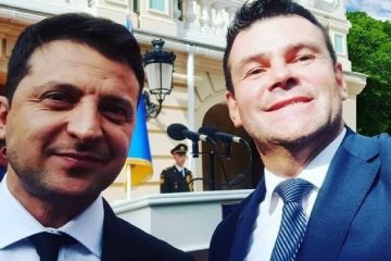 "У меня есть деньги": помощник "слуги народа" предлагал интим-услуги копам в Киеве (видео) "У меня есть деньги": помощник "слуги народа" предлагал интим-услуги копам в Киеве (видео)